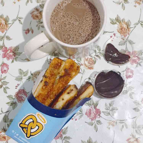 Auntie anne’s pretzel with deep chocolate sauce + milo chocolate milk