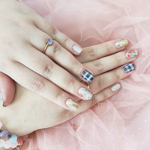 #Repost from Clozetter @Mgirl83.


The nails inspired by the outfit from the previous post by @redhacs .

I'd say the whole aesthetic is leaning towards Cottagecore, an aesthetic i always like but never really explored until now that i find a new hobby of visiting like wise sites!

Cakep banget ya nails nya, itu Redha bikin ini based on a photo of my planned outfit loh jadi kalo aku tiba-tiba ganti outfit kayaknya dia akan mengamuk 🤣🤣🤣.

But this should explain how OCD, meticulous and well-planned i am, sering ada yang nanya bajuku kok match banget sama lokasi, yha gimana ga matching kalo tiap kali emang selalu aku persiapkan khusus untuk lokasi itu kok hehehe 🙈.

Buat yg belom tau, @redhacs
Ini nail trainer yah, kalau kalian mau belajar nails bisa banget tanya-tanya ke dia hehe.

#nails #nailstagram #SbyBeautyBlogger #clozetteid #BeauteFemmeCommunity #beautynesiamember #startwithSBN #socobeautynetwork