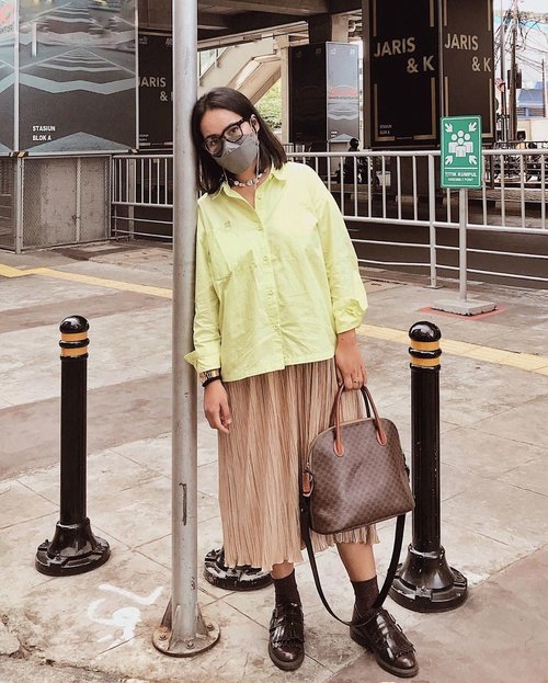 #Repost from Clozetter @ubbyxx.


Today’s working attire! Feelin nude and bright.

Shirt : @3mongkis 
Necklace : @pommes_und_ketchup 
Skirt : @pomelofashion 
Shoes : @drmartensid 

#ubbyxxstylediary #clozetteid #shoxsquad #dailyoutfit