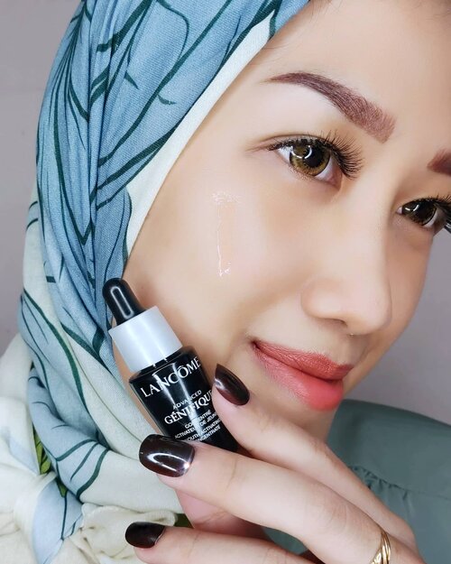 #JessMiniReview
Racun minggu ini datang dari @lancomeofficial Advanced Génifique Serum🌷
.
Serum yang bekerja pada 10 tanda kerusakan kulit, termasuk tekstur kulit, kepadatan, kecerahan, elastisitas, garis halus, keriput, dan warna kulit. Pokoknya komplit serba bisa 😍
After 1 minggu pemakaian kalian bisa swipe untuk lihat hasilnya. Aku sih super suka banget!
.
Dan kabar baiknya, kalian bisa dapetin potongan sebesar IDR 50k untuk pembelian minimum IDR 500K di Lancôme E-boutique (all item) menggunakan kodeku "𝗟𝗔𝗡𝗫𝗝𝗘𝗦𝗦" berlaku sampai 15 Desember 2020. Happy shopping 🤗
.
@socomyid #LancomeID #StrongerGenifique #YoungerLookingSkin #AdvancedGenifique