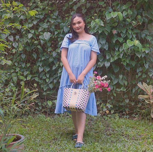 #Repost from Clozetter @budiartiannisa.

My kind of Sunday Well Spent with Flowers and Sunshine🌺🌸
Sambil mikir besok rangkai bunga apalagi ya? hmm any ideas?

👗 @tulo.id 
👜 @whatpixiesees #MarnoPasarBag
#vintagestyle #vintagevibes #clozetteid #vintageinspo #parisianstyle