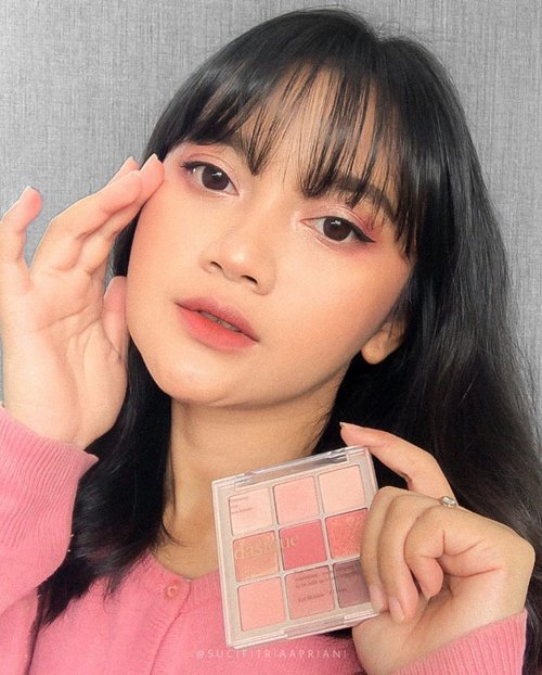 #Repost from Clozette Ambassador @sucifitriaapriani.

True love brings up everything -
you’re allowing a mirror to be held up to you everyday

Dasique Shadow Palette
#02 Rose Petal

Blooming your own beauty

Shop here :
http://hicharis.net/sufa/1Fcv
#dasique #dasiqueshadowpalette #eyeshadow #eyeshadowpalette #makeup #eyemakeup #makeuplover #charis #charisceleb #charisindonesia #hicharis #koreanlook #koreanmakeup #beauty #blogger #beautyblogger #clozette #clozetteid