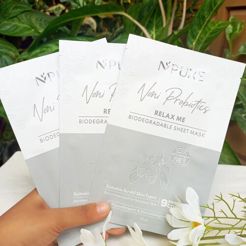 Sheet mask baru dari @npureofficial 😍😍

Akhirnya, NPure launching produk baru lagi, yaitu sheet mask series noni. Suka deh sama seri noni ini, karena cocok banget di kulit aku. 

Ada kandungan natural noni dan 9 jenis probiotik complex yang mampu merawat kulit dan membantu memperkuat skin barrier. Selain itu, ada juga kandungan bisabolol, betaine, ekstrak chamomile, allantoin, dan  ceramide juga.

♥️ Sheetnya sendiri bersifat biodegradable (mudah terurai), jadi lebih ramah lingkungan
♥️ Ukuran sheetnya pas di wajah
♥️ Essencenya melimpah

Yang pasti no SLS, no paraben, dan no alkohol ya. Jadi aman untuk kulit sensitif. Produknya juga sudah BPOM dan halal 

Setelah menggunakan sheet mask ini, kulit aku jadi lebih lembap. Awalnya, skin barrier aku yang sedikit bermasalah, kini juga sudah lumayan teratasi.

@purematesnpure