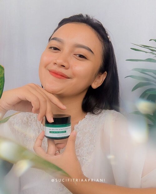 
#Repost from Clozette Ambassador @sucifitriaapriani.


Miracle in a jar!!!

As I mentioned before, I have been using Some By Mi AHA-BHA-PHA 30 Cream together with the toner for 2 weeks..

This cream contains 700,000ppm Asiatic Pennywort Extract, 10,000PPM of Tea Tree Leaf Water, Madecassic acid, Asiatic acid and Asiaticoside which are claimed to shootes skin, strengthen skin barrier, recover damage skin, prevent wrinkle, pore care & help to calms sensitive skin..

It has a very fresh and calming cica scent. The texture is creamy semi-gel with light green color, lightweight formula, easily absorbed into the skin, slightly sticky but provides a soothing and cooling sensation.
It leaves my skin feels smooth, soft, supple, moisturised and glowing...so happy !!!

Where to buy 
👉🏻 @somebymi.official_id 
👉🏻 https://shp.ee/yggmz3j

#somebymiindonesia #reviewsomebymiindonesia #somebymimiracle #blogger #beautyblogger #beautybloggerindonesia #indobeautygram #indobeautyblogger #beautygram #indobeautygram #instabeauty #koreanskincare #hometownchachacha #hongbanjang #kimseonho #skincare #clozette #clozetteid #photooftheday #photography #miracle #beautyinfluencer