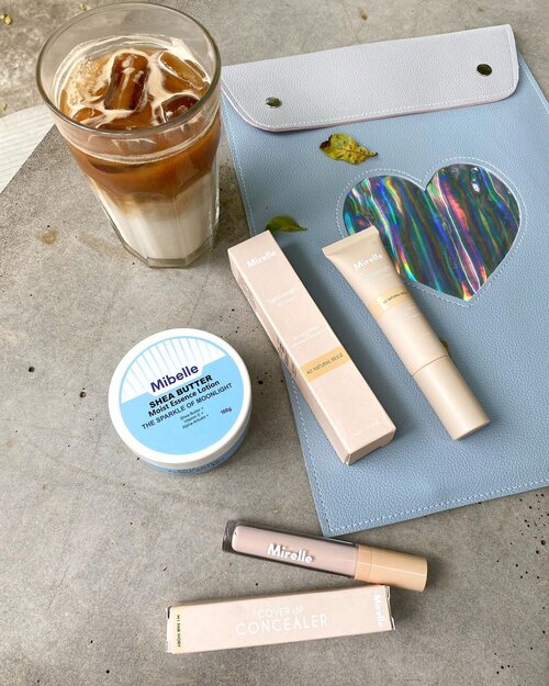 Hai bestie ada yang udah kenalan sama beberapa produknya @mibelleskinofficial beluum?

Aku baru kenalan sama ketiga produk ini nuh, ada yang udah cobain juga?

__
💛 ￼Mibelle Shea Butter The Sparkle of Moonlight 126k

Mibelle Shea butter The Sparkle of Moonlight ini punya 
kandungan Shea Butter, Vitamin E dan Alpha-Arbutin yang bisa membantu mencerahkan dan memberi kelembapan kulit yang maksimal looh, jadi kulit bisa ternutrisi, tampak lebih cerah dan lembap secara maksimal

💛 ￼Mirelle Cover Up Concealer 83,9k
Punya texture yang creamy dan gampang banget dipakenya, bisa buat nurupin mata panda 🐼 atau belas jerawat

💛 ￼Mirelle lightweight BB Cream 187,9k
Happy banget ketemu sama BB Cream ini yang udah mengandung Niacinamide dan Hyalironic Acid di dalemnya 

Semua produknya udah BPOM juga, kalo mau cobain cuss langsung kepoin aja dulu IG nya di @mibelleskinofficial yaaa 💜

#glowfellas