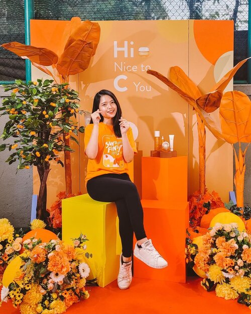 #Repost from Clozette Ambassador @natahsu. Jun 20, 2020
Congratulations @laneigeid for the launching of Radian-C Series 🍊

Radian-C series jadi salah satu produk dengan Vit C yang jadi favoritku 🥹 Jujur, susah banget cari produk Vit C yang cocok sama kulitku, apalagi penyimpanannya tricky bgt mengingat Vit C lebih mudah oxidize. Tapi LANEIGE udh diformulasikan dengan kandungan Vit C yang lebih stabil 💕

Kalau kalian penasaran mau coba produk Vit C, ini salah satu produk yang must try sih ~

Btw seru banget 2 hari lalu ikutan event bareng LANEIGE, sekalian olahraga ceritanya. Walau udah 2 hari ini susah jalan gara” pound fit kemaren HAHAHA (maklum udah jompo). But had so much fun !

#MyRadianceLife #LANEIGEID #LANEIGESquad #BeautyBloggerIndonesia #JakartaBeautyBlogger #LANEIGERadianc #clozetteid #clozetteambassador