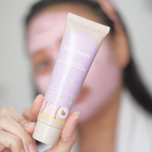 @somethincofficial SKIN GOALS Brightening Glow 10-Minutes Wash Off Mask

Berawal dari liat story kak @renevalerie waktu itu terus auto gercep beli di e-commerce, tapi dodol nya karena kemaren lagi sakit dan isoman jadi rada halu dan cuma beli satu padahal niatnya beli yg Mugwortella juga hahaha 🤣

Anyway, Wash Off mask ini baru 2x gue pake tapi gue udah suka banget! Kenapa? Karena praktis, hasilnya nyata di kulit gue dan gampang dibersihin nya! 

Geser ya untuk lihat detailnya:
Slide 2: Key Ingredients
Slide 3: Texture
Slide 4: How to use
Slide 5: Experience
Slide 6 & 7: Result (before after)

SKIN GOALS Brightening Glow 10-Minutes Wash Off Mask bisa untuk semua jenis kulit (all skin type) ya

Biar lebih oke bisa multi-masking sama si varian satunya yg Mugwortella, nanti kalau gue udah punya gue update lagi ya review nya

Overall experience gue ketika memakai mask ini cukup menyenangkan, mulai dari packaging sampe produk nya sendiri tuh gemes (warna mask nya pink gemes gitu loh gengs!)

Price: Rp.89.000/60gr (free silicone spatula)
Where to buy: Somethinc Website & E-Commerce

Rate: 5/5

#clozetteid #mombloggerindonesia #Beautiesquad #beautybloggerindonesia #NuansaPreset #idnpresets #ClayMask #Somethinc #JBBinsider #jakartaBeautyBlogger