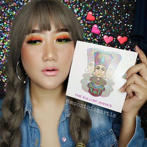 💟 the zulu palette by @juviasplace 💟
.
Palette ini punya 9 shade's (6  matte shade's and 3 metallic shade's)
Satu palette lengkap dengan warna warni pelangi 🌈
.
Menurut @nikkietutorials juvia's place adalah eyeshadow paling pigmented di dunia, benar apa engga ya? 😁
.
Overall, the pigmentation of this palette is great. Gampang diblend dan ga jadi abu-abu kalau diblend bebarengan.
Satu hal lagi warnanya awet pas diaplikasikan di kelopak mataku.
.
Untuk packagingnya menurutku cantik banget karena bisa color shifting, tapi jadi cepet banget kotor karena warna dasarnya putih ☹️
.
Harganya?
.
Sekitar 370 sampai 450 ribu rupiah .
