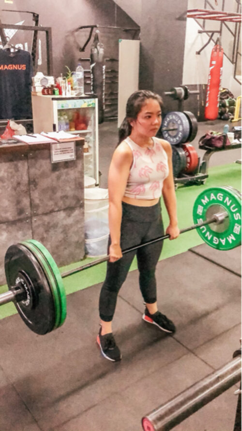 Train like a beast, look like a beauty 🖤 ———————
Final challenge (Week 12 but its actually my week 11) and i made it! Its my heaviest deadlift and for now i can do 70kg of deadlift and its my second time did it🏋🏻‍♀️😁 last time i made it to 45kg😂 Another fitness journey! Thank you coach @philosoflex for guiding me to train my cross fit knowledge! 🤩 ————————
Actually my aim is to get lean and lose some of my fat. And i believe i can do it. So guys, lets start ur first move! U wont make it if u dont move ur ass off. If i can do it, you can too! 🙌🏻🤙🏻 See ya at the top of stage to your body goals and better you🖤🙌🏻👋🏻 MAKE SURE WE ACHIEVE IT THIS TIME🤩 #stronghold12weeksprogress #strongholdnobail #saranobail #heaviestdeadlift #gym #gymshark #gymmotivation #weightlifting #asian #girl
.
.
.
.
#clozetteid #lifestyleblogger #blogger #instagram #likeforlike #l4l #fitnessjourney #storytelling #muaythai #boxing #indoblogger #indonesianblogger #fitness #bodytransformation #bodytransformationchallenge #influencer #openendorsement #opencollab #love #KOL #contentcreator