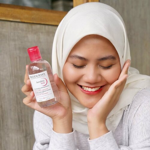 #Repost from Clozette Ambassador @vannysariz. Produk andalan yang selalu dipake sebelum dan sesudah cuci muka.. @bioderma_indonesia Bioderma Sensibio H2O 

#BiodermaIndonesia #Cleanse&Soothe #SensibioH2O #MicellarWater #BiodermaXClozetteID #ClozetteID