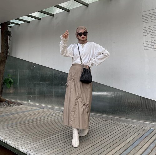 
#Repost from Clozette Crew @astrityas.

Wearing skirt by @chicgirl.id ✨ So comfy🤎🤎
-

#ootd #clozetteid #ootdindo #outfitinspiration #hijablook #hijaboutfit #hijabstyle #hijabfashion #hijabfashionstyle #ootdhijabinspiration #fashiontips #fashioninspiration