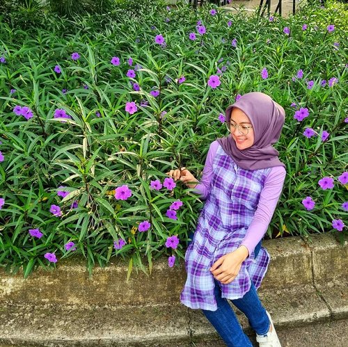 #Repost from Clozetter @gitanunuka.


Like they said, life is so purple 💜
.
.
Purple atau dikenal dalam bahasa Indonesia warna ungu atau violet. Memiliki arti kelembutan. 

#smartmumsid 
#clozetteid