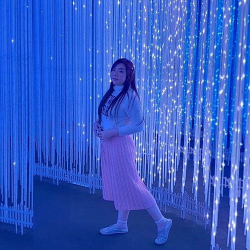 
#Repost from Clozetter @Mgirl83.


My fave photo spot at @milenialglowgarden but also probably one of the hardest to photograph because the lights keeps on changing colors fast 😅. Things gets harder because it's still pandemic so i'm obviously self conscious about taking pics coz i gotta do it fast because i don't want to be near other people without mask on!!!

Anyway, i decided to commemorate the struggle we endured to get the pic that i kinda like with the color that i want (first pic, obviously) by featuring all the other light colors hubby snapped *LOL*, you can see i was holding my pose for a while, at least for a few cycle of the lights swapping colors 🤣.

I also love the candid one (last one) one he took when i wasn't aware and was waiting for the blue to come, i looked like a stone elf (from Frozen!) and i love it LOL. I also realized that i probably gonna act like a 5 year old until i'm 100.

#BeauteFemmeCommunity #SbyBeautyBlogger #clozetteid  #travel #pinkjalanjalan #pinkinbatu #millenialglowgardenmalang #millenialglowgarden