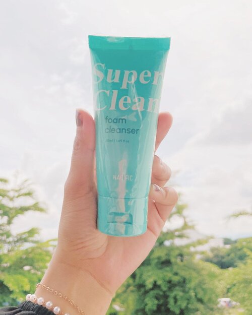 #Repost from Clozetter @uswhaaa.

Kalian uda tau belum produk terbaru @nacificcosmetics "NACIFIC SUPER
CLEAN FOAM CLEANSER "

.
Claim : Membersihkan hingga pori-pori terdalam dengan busa
melimpah dan sensasi dingin yang menyegarkan
.
Key Ingredient:
Kaolin Clay
Mengontrol produksi sebum & membersihkan kulit
hingga pori terdalam
• Tea Tree Leaf Oil
Soothing agent, mencegah & mengatasi jerawat serta
menyamarkan bekas jerawat
W Peppermint Extract
Memberikan sensasi cooling & segar sat digunakan
Soda (Sodium Bicarbonate)
Membersihkan polusi, debu dan kotoran yang tersumbat
pada pori-pori secara mendalam
.
Harga : 89.0000 , Cuss cobain !! 💕
.
#nacificindonesia #clozetteid