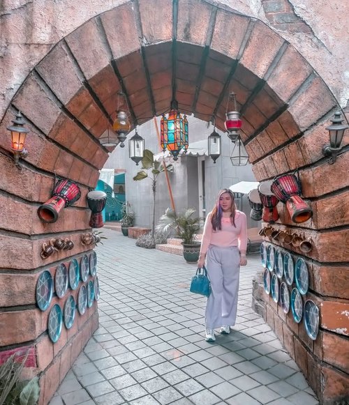 #Repost from Clozetter @mgirl83. When you wear pastel colored OOTD to a Dino themed amusement park = it doesn't match 🤣.

Don't call me Mindy if i gave up finding a spot for an OOTD tho!

#pinkjalanjalan 
#SbyBeautyBlogger #BeauteFemmeCommunity #dinopark
#jawatimurpark3  #jatimpark3 #ootd #ootdid #clozetteid #sbybeautyblogger  #notasize0  #personalstyle  #effyourbeautystandards #celebrateyourself #mybodymyrules #pinkinmalang
