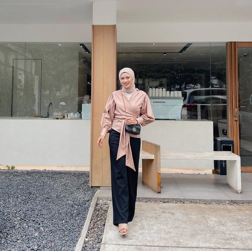 #Repost from Clozette Crew @astrityas.

Thursday with @shopataleen ✨
-
#ootd #clozetteid #ootdindo #outfitinspiration #hijablook #hijaboutfit #hijabstyle #hijabfashion #hijabfashionstyle #ootdhijabinspiration #fashiontips #fashioninspiration