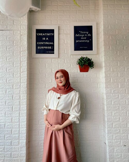 #Repost from Clozetter @siltafadillah.


33 week BB 67kg TB 166cm 😂😅

#ClozetteID #mompregnant #33weekspregnant