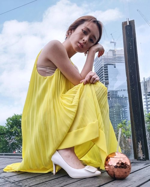 Hello Saturday 
I'm wearing yellow dress from @zara 

and white shoes from @ncyshoes 

#ootdsilviamuryadi #ootdindonesia #ootdstyle #clozetteid #stylediary
