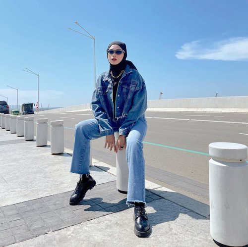 
#Repost from Clozette Crew @astrityas.

Yo wazzup✨ happy monday😛 
I’m wearing James Denim Jacket & Fred Jeans by @hipandtell. So comfy! Grab it fast now use my code “Astri10” to get 10% discount off🥰
-

#ootd #clozetteid #ootdindo #outfitinspiration #hijablook #hijaboutfit #hijabstyle #hijabfashion #hijabfashionstyle #ootdhijabinspiration #fashiontips #fashioninspiration