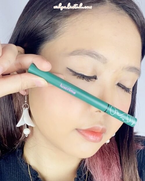 Giveaway Alert 🔔

Siapa yang suka nonton drakor yang sedih-sedih tapi gamau makeupnya (terutama eyeliner) kegeser? 🥺

Nih aku kasih tau rahasianya : @luxcrime_id Ultra Stay Eyeliner! 😍

Hadir dengan 2 warna pilihan :
🖤 Midnight
🤎 Espresso

Dan semua claim nya udah aku buktiin, bener2 amazing 😍

✔️ Precise Tip (easy to apply)
✔️ Matte Finish
✔️ Pigmented
✔️ Long lasting
✔️ Smudgeproof
✔️ Waterproof

Nah, sekarang siapa yg mauu cobain kedua eyeliner ini? 🙋🏻‍♀️

Buruan ikut giveaway nya yuk! Kalian cukup :
🌸 Follow aku dan Luxcrime
🌸 Comment di post ini kenapa kalian mau cobain + mention 3 teman kalian
🌸 Share post ini ke IGS kalian, highlight dengan judul WIDLIMxLUXC
🌸 Comment dan share cukup 1x dan cuma boleh ikutan di 1 orang influencers aja yaa

Batas ikutan tanggal 26 Juli 2021 dan akan ada 3 pemenang yg dapetin kedua shades eyeliner inii yaayy! Good luck gengs 🥳

#ultrastayeyeliner #widlimxluxcrime #giveawaybeauty #giveawayindonesia #giveawaymakeup #giveawayskincare #widlimselfie #clozetteid #bandungbeautyvlogger #bandungbeautyblogger