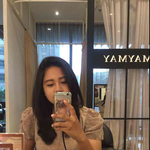 Got my hairdone at MayMay hair salon at Tunjungan Plaza Surabaya. Totally worth everything I spend! Tho I used the voucher that I bought from Traveloka, which was very convenient and efficient! 

Ps. Pardon my chubby cheeks!