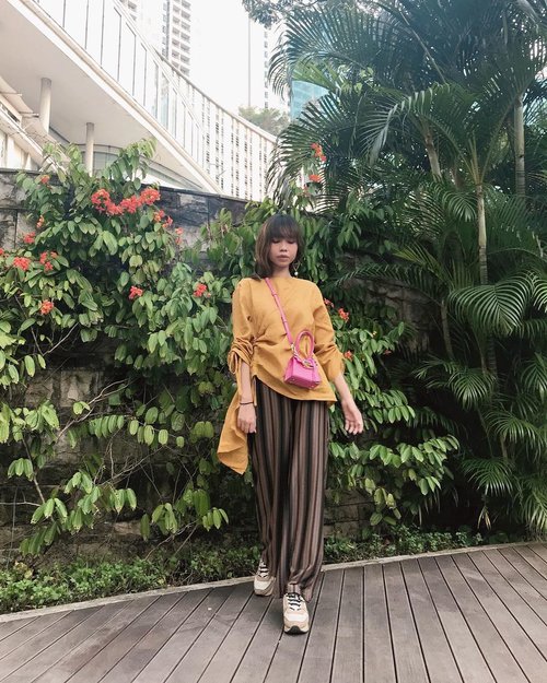 #Repost from Clozetter @isnadani.

How’s your day?
Wearing top & pants from @sista_roomm ✨
Earrings from @karlscube ✨
#sekotakcinta #bersamalokal
.
.
.
.
.
#whatiwore #bloggerstyle #fashion #styleblogger #fashionblogger #ootd #lookbook #ootdindo #ootdinspiration #style #outfit #outfitoftheday #clozetteid