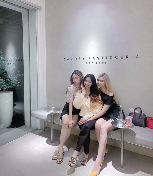 #Repost from Clozette Ambassador @amandatorquise.


Good night from us ✨
Earlier today w/ my east girls @michellesinatra @helensusanti_ ✌🏻
Missing @beatricetan21 (in Bali) 🏝
.
.
.
📍 @savorypasticceria 
#BloggerSurabaya #Clozetteid #CafeSurabayaTimur