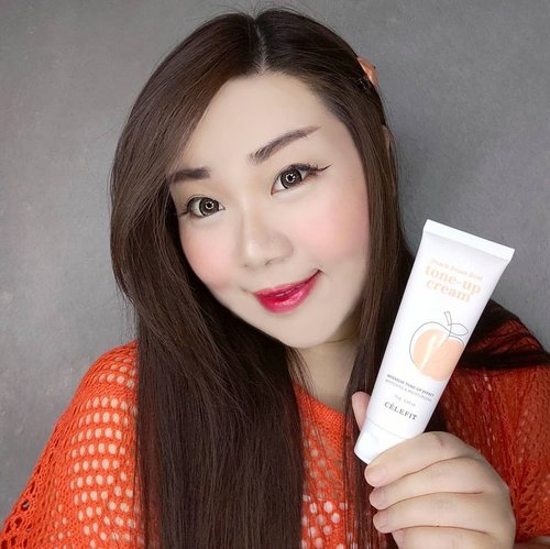 #Repost from Clozetter @Mgirl83.

Currently in lurrveee with this tone up cream from @celefit_official Peach Beam Real Tone-up Cream !

I used a few tone up cream before and while i quite enjoy using them, none of them were very impressive for me so i didn't feel the need to use them all the time, but i feel differently for this one!

The first time i applied it, i was shocked when i saw my reflection in the mirror because my skin was immediately flawless and blurred, it was like i had a beauty filter on! My skin was also become more even and it managed to cancel redness as well (see slide 4 for the before - after). It also has a soft mattifying effect that works well for my oily skin as it helps keeping my extra sebum in check (for drier skin type, i suggest piling on highly moisturizing creams before hand to avoid any dry patches!).

I also like how the tone up cream makes my skin brighter but in a very natural way, it's probably the fact that it has a peachy (btw it contains real peach extract!) color so it's not stark white and won't make you look gray!

If that's not enough to convince you, they still have more plus points to win you over :
1. It is safe and non clogging, with skin care benefits and can be used even to bed (meaning you don't have to worry about removing it!)
2. It can be used on the body too so you don't need a separate product to brighten up both your face and body!
3. It works well as a makeup base, it blurs my pores and gives soft focus to my skin that i definitely don't feel the need to use extra primer.

Personally i like to use it as makeup base (before BB Cream/foundation. I've tried it with different products on top and it works well with them all!), but if you want to be faster you can actually add and mix it immediately to your foundation for days you want to have light but pretty makeup!

LOVE!

You can grab yours at my Charis Shop (Mgirl83) for a special price or type
https://bit.ly/peachbeamMindy83
To directly go to the product's page 😉.

@hicharis_official @charis_celeb @charis_indonesia #celefit
#peachbeamtoneupcream
#charisceleb #charis 
#hicharis #reviewwithMindy #beautefemmecommunity
#koreancosmetics #clozetteid #sbybeautyblogger #koreanmakeup