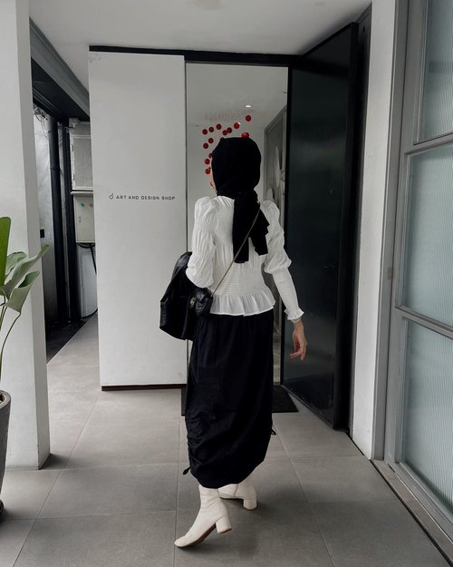 #Repost from Clozette Crew @astrityas
 “Wear confidence.
It is the height of fashion.”

-Haemin Sunim

#ootd #clozetteid #ootdindo #outfitinspiration #hijablook #hijaboutfit #hijabstyle #hijabfashion #hijabfashionstyle #ootdhijabinspiration #fashiontips #fashioninspiration