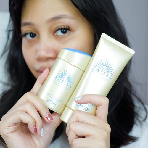 #Repost from Clozette Ambassador @rayditaph. Anessa Perfect UV Sunscreen Milk & Anessa Perfect UV Sunscreen Gel 

Si upgraded Anessa Perfect UV Sunscreen ini dilengkapi dengan Auto Booster Technology (stronger with sweat, water, heat and humidity), skincare formula and anti-wrinkle. Untuk kemasan nya pun yg upgraded ini recycable (safe for the ocean)

Performa nya gimana? Udah gue tulis lengkap di blog okeh

@anessaindonesia #Clozetteid  #ClozetteIDReview #LADYBOSS #ANESSA