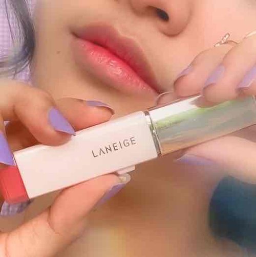 In love with this super cute two tone lip bar from @laneige.id x @clozette.id 

Thank you Clozette ❤️