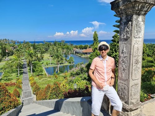 Taman Ujung Water Palace, Bali, Indonesia 🙂🙂🙂Shirt by @qeren.men