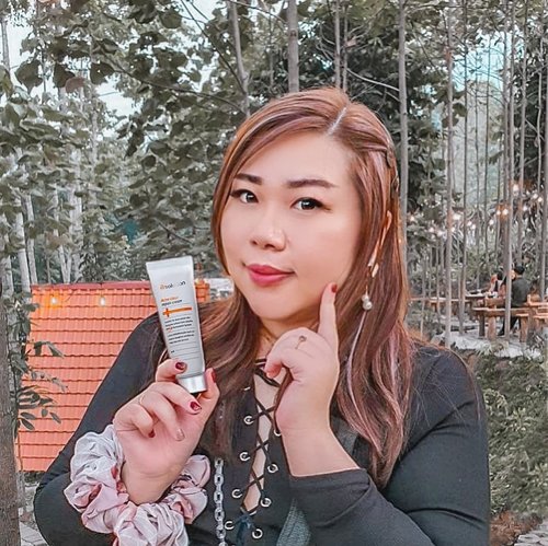 #Repost from Clozetter @Mgirl83.

The hero for my hormonal skin :

@asolution_official A Solution Acne Clear Repair Cream it is!

I'm the type of person that changes my skincare products according to my current skin's condition, and around my period (especially on my PMS) my skin tend to be a lot more fussy than normal and once in a while some acne would appear.

I always love to have an acne preventing, treating and caring product in my rotation and i've found the perfect moisturizer for it in this product!

A Solution Acne Clear Repair Cream has been keeping my hormonal skin in check, making sure i skip the occasional zits while still moisturizing my skin well. My skin is clear (i just realized that it helps keeps the usual black and white heads away too!), Soft and smooth!

As someone with oily skin, i also totally love the light texture, it gets absorbed easily and leave my skin velvety smooth. I also feel that it's one of the few products that actually keeps extra sebum at bay as my skin doesn't get super oily as usual when i use this. 

Although it's an acne treating/preventing cream, it's actually very gentle and calming so even if you have dry or sensitive skin, when you need an acne cream - you can definitely use this without worrying it would dry or aggravate your skin.

I absolutely love and recommend this product, i honestly keep on reaching for it even on days that u don't think i need acne preventing kind of products, it's still my #1 choice to use daily!

If you're interested, you can grab yours at my Charis Shop (Mgirl83) for a special price or type
https://bit.ly/asolutioncreamMindy83
To directly go to the product's page 😉.

#charisceleb #charis 
#hicharis #reviewwithMindy #beautefemmecommunity
#koreancosmetics #clozetteid #sbybeautyblogger #koreanskincare #asolutiontoplasticpollution #asolutionacneclearrepaircream