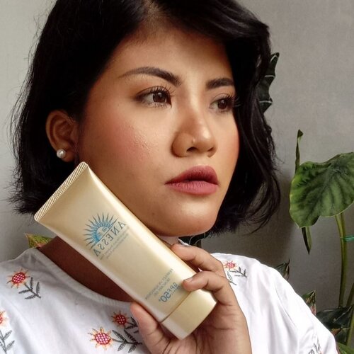 #Repost from Clozetter @piiziiwiizii. Sunscreen Canggih Anessa.

Kenapa dibilang canggih sih? Karena produk keluaran Anessa ini sudah menerapkan teknologi dan formula yang aman bagi lingkungan. Atau berdasar pada "Sustainability Innovation"

Selain itu, produk ini dilengkapi dengan formula anti wrinkle. Lalu ada Auto Booster Technology yang lebih tahan banting terhadap keringat, air, panas, dan yang terbaru adalah tahan dengan kelembapan yang berlebih.
-
Review ini sudah up di blog. Silahkan mampir. Link di Bio
-
#Clozetteid #ClozetteIDReview #LADYBOSS #ANESSA