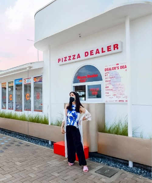 #Repost from Clozette Ambassador @jessicasisy.


Mandatory spot kalo ke @bataviapik 
Foto di sini sambil nunggu pizzanya dateng!
#pizzadealer #pik2 #bataviapik
