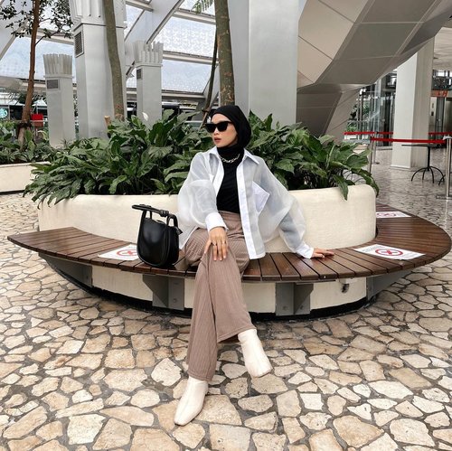 #Repost from Clozette Crew @astrityas. Wearing this comfy cullote by @luxetobasics & bags from @mayonette. Have a great day✨🤍
-

#ootd #clozetteid #ootdindo #outfitinspiration #hijablook #hijaboutfit #hijabstyle #hijabfashion #hijabfashionstyle #ootdhijabinspiration #fashiontips #fashioninspiration