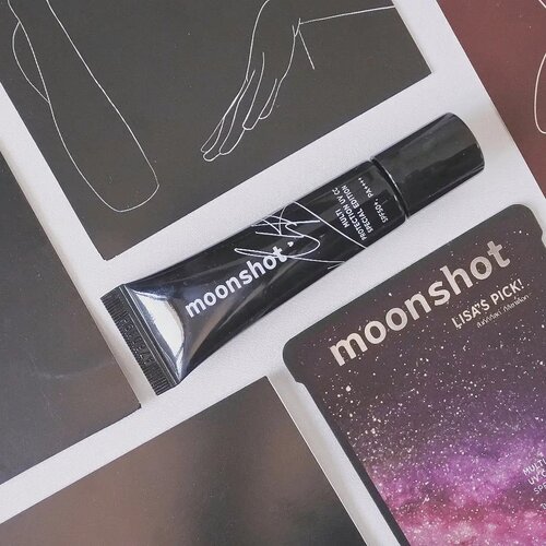 @moonshot_idn @moonshot_korea Multi Protection UV CC Special Edition Lisa's Pick 💖

Not a fan of foundation for daily makeup? CC Cream to the rescue!

Tren CC Cream sekarang udah gak seheboh beberapa tahun belakangan. Aku sendiri masih suka pake CC Cream or BBC kalau pergi keluar bentaran, soalnya kalau pake foundation tuh berasa dempulan banget. Aku pengen complexion yang light dan bikin seger gitu.

CC Cream dari moonshot ini bisa aku bilang finishingnya mirip tone up cream dengan pinkish tone yang bisa bikin kulit terlihat lebih fresh. Tapi kalau kulit kamu termasuk yang tanned, mungkin produk ini bakalan bikin ashy.

Cara pakenya juga cukup tricky, cukup selayer tipis aja perubahannya udah kelihatan banget, coba cek foto before afternya deh.

Oh iya, ini juga udah ada SPFnya, cukup tinggi juga jadinya memang cucok buat sehari-hari. FYI, cc cream ini bisa banget dipakein loose/compact powder lagi di atasnya.

Special edition ini ada signature khusus dari @lalalalisa_m Blackpink! BLINK wajib banget punya buat collectibles!

⚠️DISKON 120RB KALAU BELINYA DI CHARIS SHOP AKU⚠️ Yuk cek di sini https://hicharis.net/annisapertiwi/1yCm

#MultiProtectionUVCCSpecialEdition#moonshot #charisceleb #charis @hicharis_official @charis_celeb #kbeauty #koreanbeauty #koreanmakeup #makeupreview #reviewmakeup #beautybloggerindonesia #beautyenthusiastindonesia