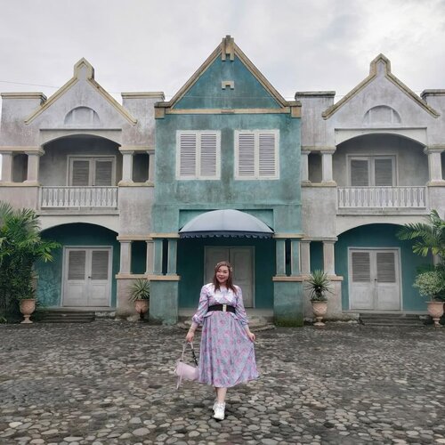 #Repost from Clozetter @Mgirl83.


One gloomy day at @gamplong_studio , the atmosphere really suits some of the background that i took pictures at.

I really felt like a Dutch noni from bygone era with my dress in this place!

#pinkjalanjalan #pinkinjogja 
#SbyBeautyBlogger #BeauteFemmeCommunity 
#ootd #ootdid #clozetteid #sbybeautyblogger  #notasize0  #personalstyle #surabaya #effyourbeautystandards #celebrateyourself #mybodymyrules@gamplong_studio , the atmosphere really suits some of the background that i took pictures at.

I really felt like a Dutch noni from bygone era with my dress in this place!

#pinkjalanjalan #pinkinjogja 
#SbyBeautyBlogger #BeauteFemmeCommunity 
#ootd #ootdid #clozetteid #sbybeautyblogger  #notasize0  #personalstyle #surabaya #effyourbeautystandards #celebrateyourself #mybodymyrules