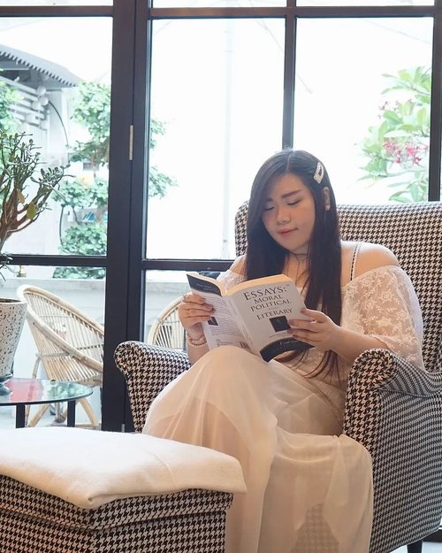 #Repost from Clozetter @Mgirl83.

Everything can be faked in social medias..

Like this picture where i look like i am serenely reading my book in a dreamy environment and cool weather...

Reality : although i was (i couldn't go back to reading my books yet i dunno why) a bookworm, i wouldn't be caught dead reading an essay, especially if it's about moral political literary 🤣🤣🤣. It was a hot and balmy day (the cafe probably turn off some of the ACs to cut costs because it's still PPKM level 3 okay) and i was fighting my annoyance to a group of ill-mannered patrons who kept on not-so-quietly making commentaries and jokes about us and our picture takings. I mean, in this day and age, there are still people who got confused when there are girls all dressed up taking pictures? Which rock have y'all been living under? Some of us practically make a living by taking pictures...

So yeah, please. Don't believe everything you see in social medias. Most of us would only post the pretties, happiest pictures and would never share our sad times and struggles behind the camera and pretty pictures. Trust me, nobody have a great time all the time, everytime. Some of us just not about to flaunt them.

Take all the positives, if pictures and "social media life" can inspire you and drive you forward, it's good. But don't think that your life is any less just by comparing it to other people's happy photos. 

With that surprisingly wise and totally unplanned caption, i bid y'all audieu and hope y'all have a great weekend!

#ootd #ootdid #clozetteid #sbybeautyblogger  #BeauteFemmeCommunity #notasize0  #personalstyle #surabaya #effyourbeautystandards #celebrateyourself #mybodymyrules