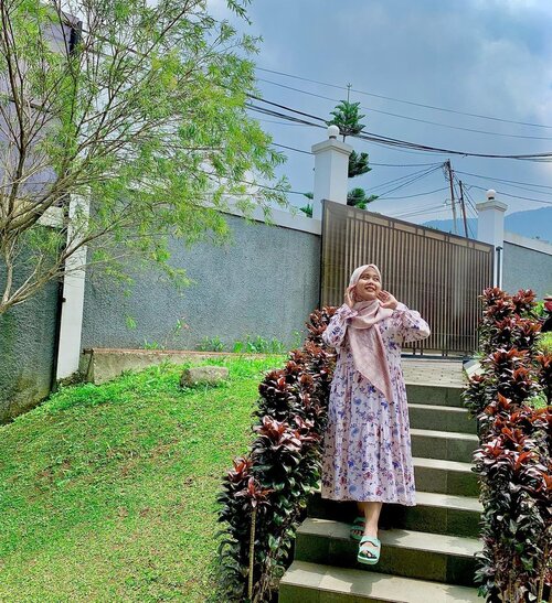 

#Repost from Clozetter @sridevi_sdr.

Nawaitu someday with you ✨

Semangat menyambut weekend 🌸🌸

-
#clozette #clozetteid #ootdwithhaideeorlin #haideeorlin #iamwearingklamby #karyaasliklamby #karyaasliindonesia #brandlocal #localbrand #ootd #ootdhijab #like #lb #fff #weekend #evidibogor