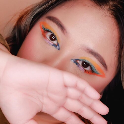 
#Repost from Clozetter @reginapitupulu.

Terbingung bikin caption 💁🏻‍♀️
Pingin upload tapi, gatau banget mau nulis apa an. 🤡
.
🌈 @bellaoggiitaliaofficial Mascara
🌈 @beautyglazed Color Board Palette 
🌈 @fanbocosmetics eyebrow pencil

.

#reginapittutorial
#reginapitcom
#bvlogger #bvloggerid #indobeauautygram
#Clozetteid #bloggermafia #sbybeautyblogger #beautiesquad #indovidgram #indovlogger #batak #bataknese #beautybloggerindonesia #pinterestindonesia #pinterestmakeup