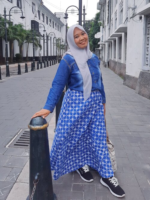 #ootd mix and match batik bersama denim. 