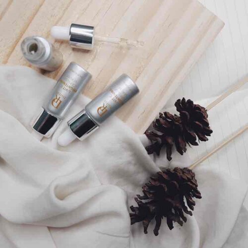 Vitamin C serum yang efeknya cepet banget dikulit aku. Satu minggu pemakaian udah berasa ada perubahan (tapi gak heboh ya). Sebulan omaga, kulit cerah dan glowing. Tapi ada rupa ada harga, jujur ini pricey bgt bagi aku. Bagi yang on budget sih why not ya !

#vitamincserum