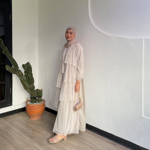 #Repost from Clozette Crew @astrityas.

Simple “kondangan” style, nih! Coba pakai dress nya @perfectu.official plus bag & heels yang matching dari @vaia.official 😍🤎 

Ada juga koleksi lainnya, cek IG nya aja, guys🤍
-

#ootd #clozetteid #ootdindo #outfitinspiration #hijablook #hijaboutfit #hijabstyle #hijabfashion #hijabfashionstyle #ootdhijabinspiration #fashiontips #fashioninspiration #ootdkondangan #ootdkondanganhijab