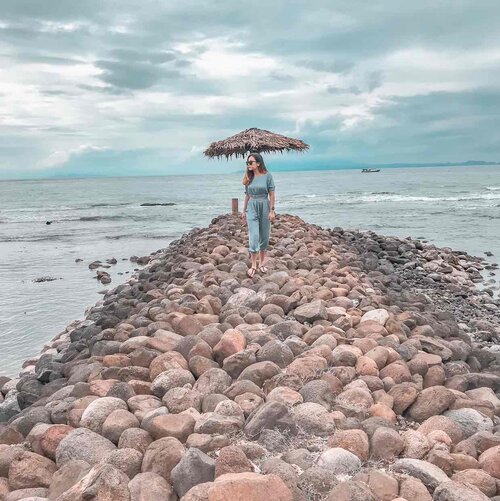 I love beach💕💕💕#ootd #fashion #clozetteid #outfitoftheday #blue #beach 