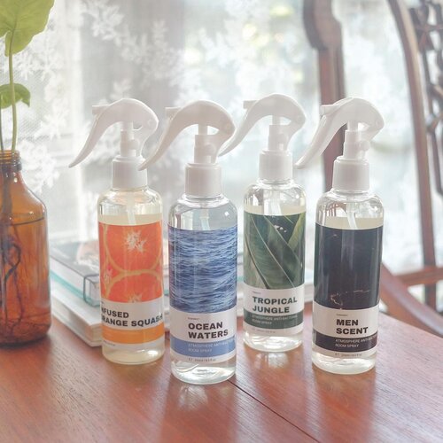 #Repost from Clozette Ambassador @rayditaph.


@kiumarket Anti-Bacterial Roomspray

✓ Non-aerosol spray
✓ IFRA Certified (safe for use)
✓ Vegan & Cruelty free

✨ Ocean Waters - FRAGRANCE NOTES: Sparkling Waves, Salted Ocean Air and Deep Blue Water
—— My number 1 favorite, aroma nya seger banget, remind me of my old perfume tapi lupa apa. Fresh a bit citrusy sih sebenernya, refreshing banget 🌊

✨ Scent of Man - FRAGRANCE NOTES: Masculine Night Air, Frosted Citrus and Shopisticated Dark Flower
—— This one really remind me of masculine kind of smell, aromanya yg ini seger & ada little hint of musk nya 🕶

✨ Tropical Jungle - FRAGRANCE NOTES:
Midforest Tropical Wind, Bamboo Leaves and Relaxing River Flow
—— Aroma nya ada sedikit manis, mirip sama Ocean Waters with a bit of sweetness

✨ Infused Orange Squash - FRAGRANCE NOTES: Sliced Frozen Orange, Sparkling Breezy Water and Wild Lemon Mist
—— the first Kiu’s product that i’m not fond of :( aroma nya mirip sama S***** huhu 

Overall tapi roomspray nya kiu itu aroma nya enak, udh sering beli dari jaman kemasan masih imut 🤣

Mereka juga jual scented candle tapi skrg gue prefer roomspray soalnya lebih aman buat gue

Btw, Kiu’s roomspray ini juga ada on off lock nya loh 👌🏻

Harganya Rp.39.000 aja buat botol segede gini, tapi ya beli nya emang harus pake “nge-war” dulu sih 🙃 

#clozetteid #roomspray #antibacterialroomspray #scentedspray #JakartaBeautyBlogger #MomBloggerIndonesia #JBBinsider