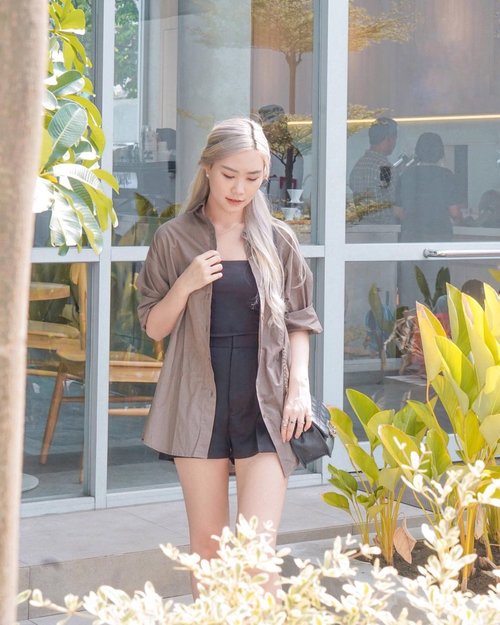 

#Repost from Clozette Ambassador @amandatorquise.

My Outfit Of The Day #OOTD ✨
Wearing oversize shirt in army green

Easy to mix n match ✅
Comfy yet look stylish ✅

Got it from @mcheri.id grab yours ✨
.
.
.
#OotdIndo #BloggerSurabaya #SurabayaBeautyBlogger #JakartaBeautyBlogger #TorquiseWear #Clozetteid