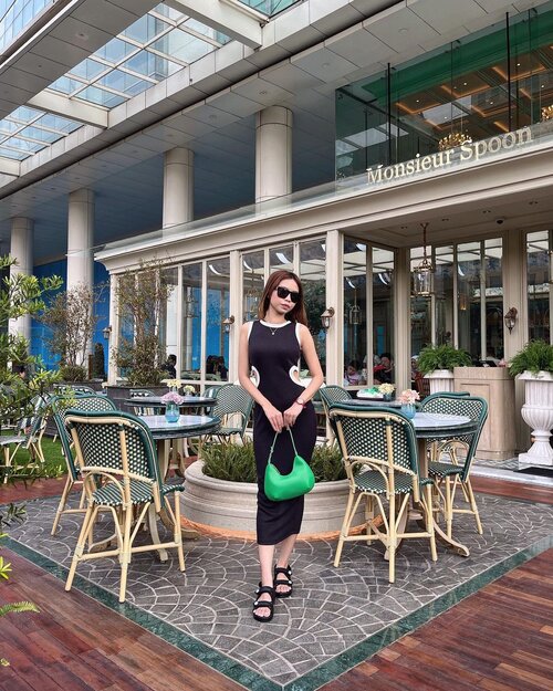 #Repost from Clozetter @isnadani. 🖤💚
dress: @topteen.id // bag: @thisisapril_ 
( tap for details )
.
.
.
.
.
#whatiwore #bloggerstyle #fashion #styleblogger #fashionblogger #ootd #lookbook #ootdindo #ootdinspiration #style #outfit #outfitoftheday #clozetteid