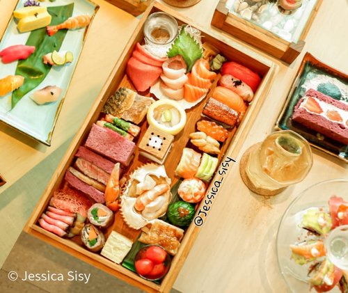 Sushi favorite kalian apa? Sebutin dong tempatnya jugaa.
#sushi #salmon #salmonsashimi #sashimi 
#mocktail
.
.
.
.
.
#tiktokindonesia #tiktokfoodies #9gag #foodgram #tiktokchallenge #fblogger  #jktfoodbang #photooftheday #beautifulcuisines #tiktokfood  #foodnetwork #murahmeriah #noodles #japanesesushi #jktfooddestination #mukbang
