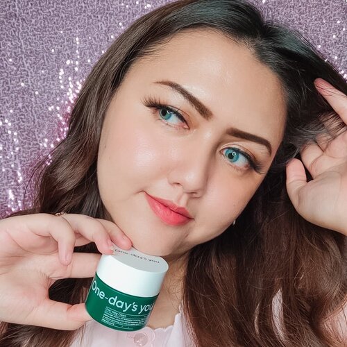 #Repost from Clozette Ambassador @khansamanda.

My fav soothing cream ✨
@onedaysyou cica ming cream (73% centella asiatica extract)

I dont know how to say but this one is soo damn good !⭐ Really sooth my skin, calm my skin, hydrate & moisture, gel formula, non sticky, and super light feel.

Main ingredients :
Centella asiatica extract, 10-layer hyaluronic acid & aqua teca, borage (borago officinalis) extract, cornflower (centaurea cyanus flower) extract, chamomile (anthemis nobilis) extract.

Suitable for all skin type, sensitive skin and troubled skin too.

Where to buy:
My charis shop : hicharis.net/khansamanda

@hicharis_official @charis_indonesia @charis_celeb #hicharis #charis #charisofficial #charisceleb #onedaysyou #khansamanda #khansamandareview #clozetteid